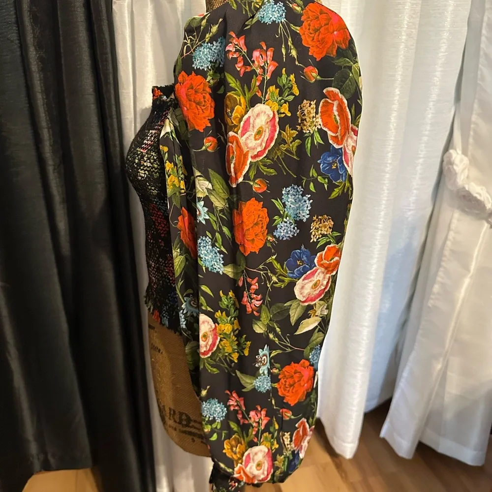 Alice and Olivia Floral Black and Red Women's Top - Picture 4 of 8